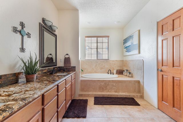 8709 Sandwater Road NW, Albuquerque, NM 87120