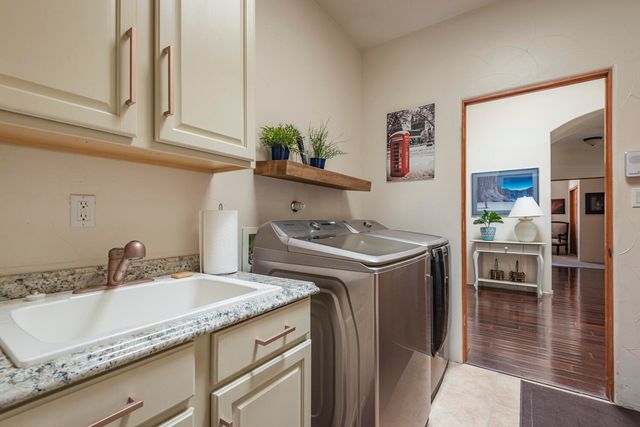 8709 Sandwater Road NW, Albuquerque, NM 87120