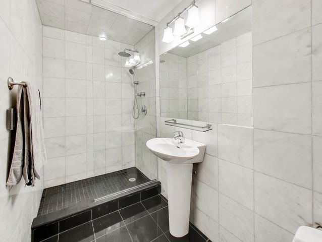 2314 W Farwell Avenue GW, Chicago, IL 60645