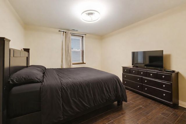 2314 W Farwell Avenue GW, Chicago, IL 60645