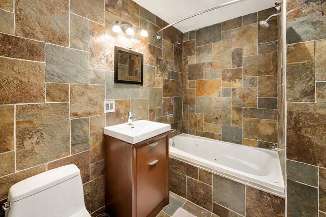 2314 W Farwell Avenue GW, Chicago, IL 60645