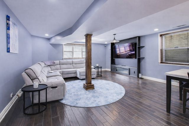 2314 W Farwell Avenue GW, Chicago, IL 60645