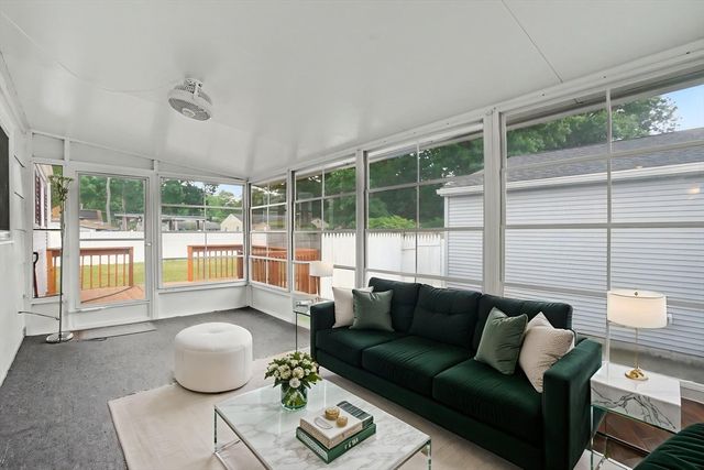 35 Park Forest Rd, Springfield, MA 01118