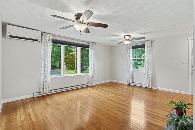 35 Park Forest Rd, Springfield, MA 01118