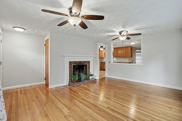 35 Park Forest Rd, Springfield, MA 01118
