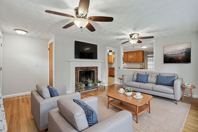35 Park Forest Rd, Springfield, MA 01118