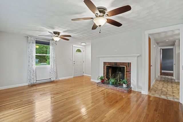 35 Park Forest Rd, Springfield, MA 01118