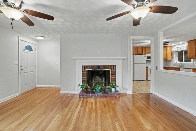35 Park Forest Rd, Springfield, MA 01118