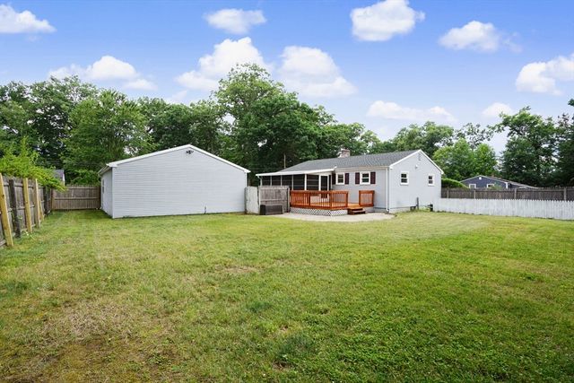 35 Park Forest Rd, Springfield, MA 01118