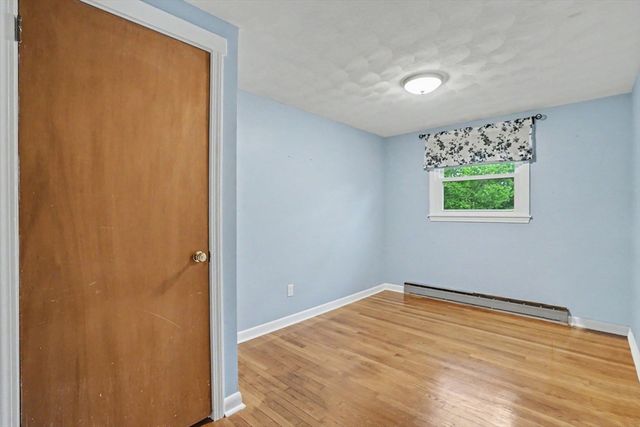 35 Park Forest Rd, Springfield, MA 01118