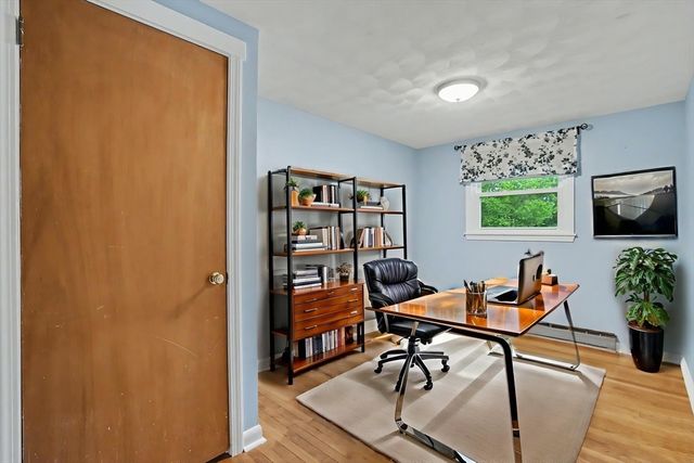 35 Park Forest Rd, Springfield, MA 01118