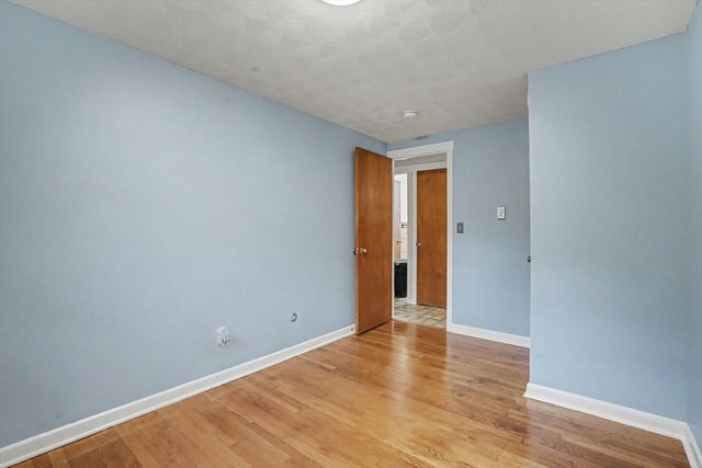 35 Park Forest Rd, Springfield, MA 01118