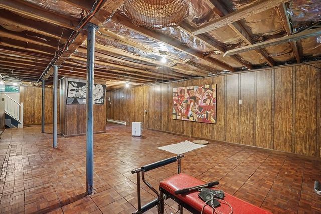 35 Park Forest Rd, Springfield, MA 01118