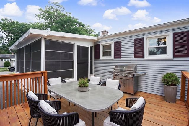 35 Park Forest Rd, Springfield, MA 01118