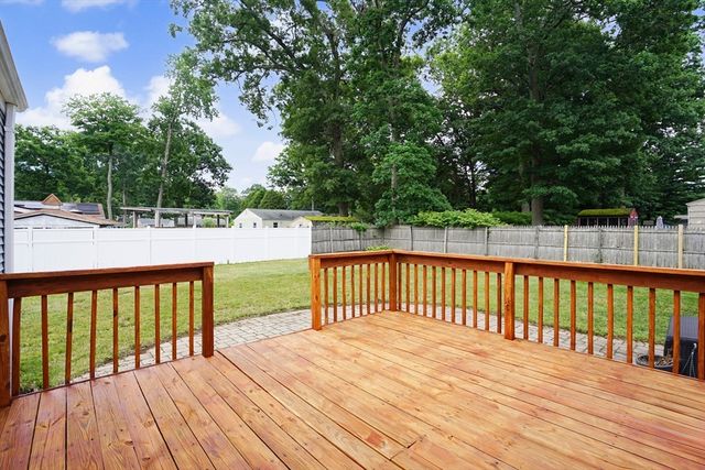 35 Park Forest Rd, Springfield, MA 01118