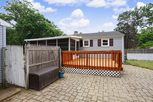 35 Park Forest Rd, Springfield, MA 01118