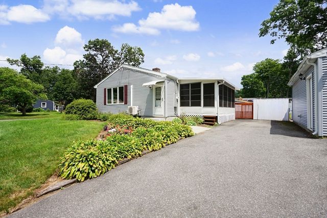 35 Park Forest Rd, Springfield, MA 01118