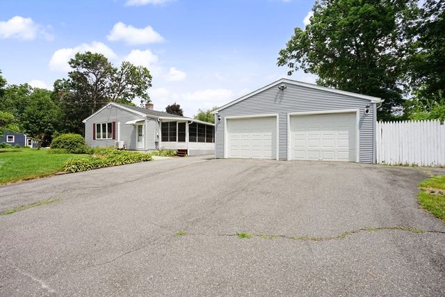 35 Park Forest Rd, Springfield, MA 01118