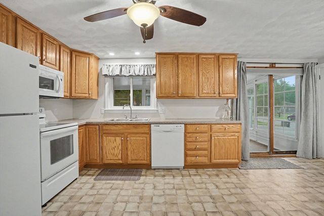 35 Park Forest Rd, Springfield, MA 01118