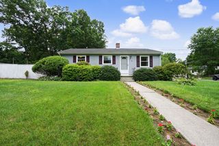 35 Park Forest Rd, Springfield, MA 01118