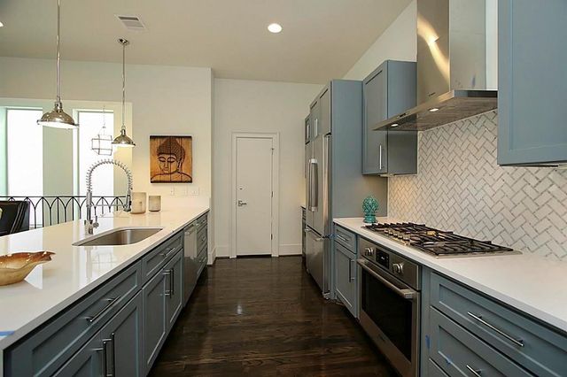 1810 Oakdale Street, Houston, TX 77004