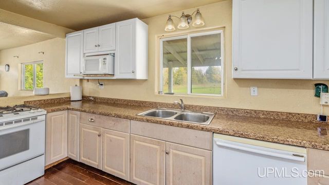 W-633 Fordville Road, Foster City, MI 49834