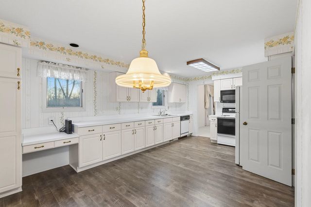 8040 Pepperwood Drive, Grand Blanc, MI 48439