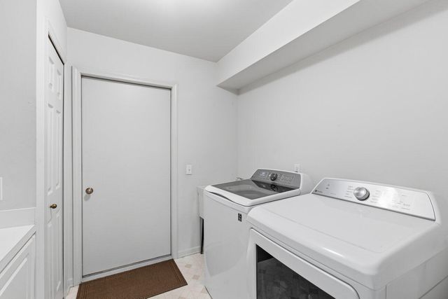 8040 Pepperwood Drive, Grand Blanc, MI 48439