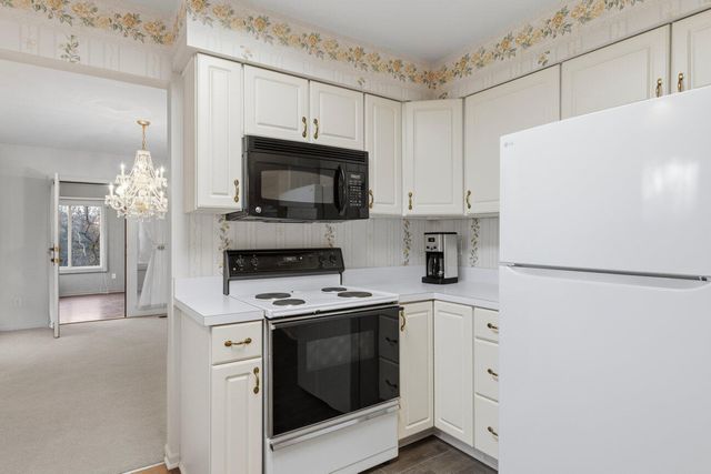 8040 Pepperwood Drive, Grand Blanc, MI 48439