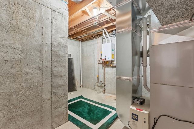 8040 Pepperwood Drive, Grand Blanc, MI 48439