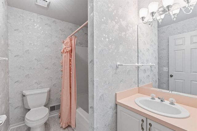 8040 Pepperwood Drive, Grand Blanc, MI 48439