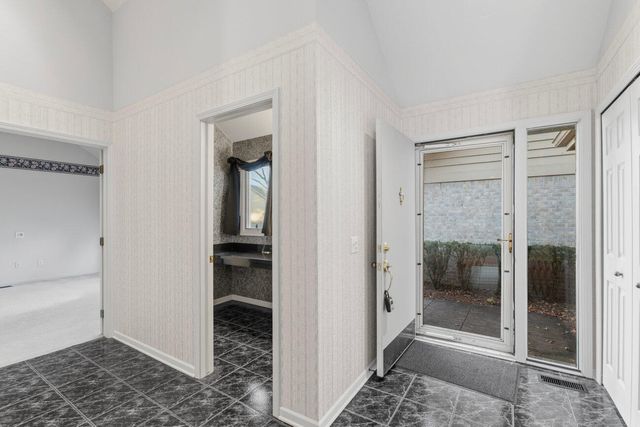 8040 Pepperwood Drive, Grand Blanc, MI 48439