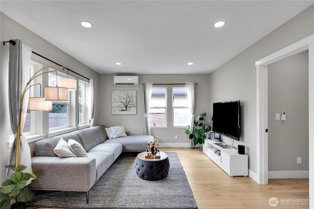 7901 16th Avenue SW, Seattle, WA 98106