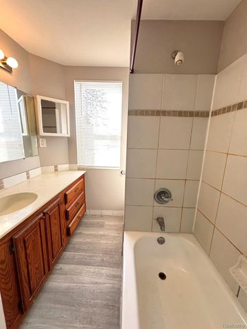 22700 SOCIA Street, St. Clair Shores, MI 48082