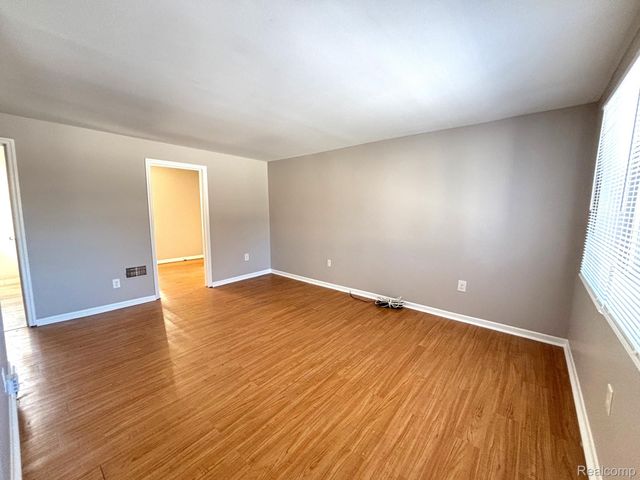 22700 SOCIA Street, St. Clair Shores, MI 48082