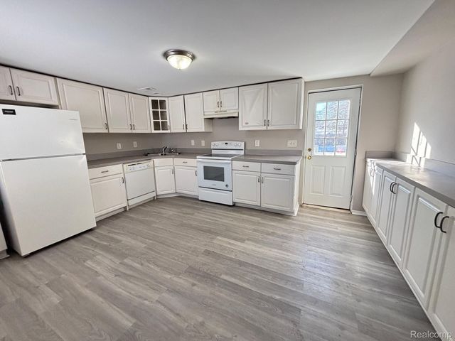 22700 SOCIA Street, St. Clair Shores, MI 48082