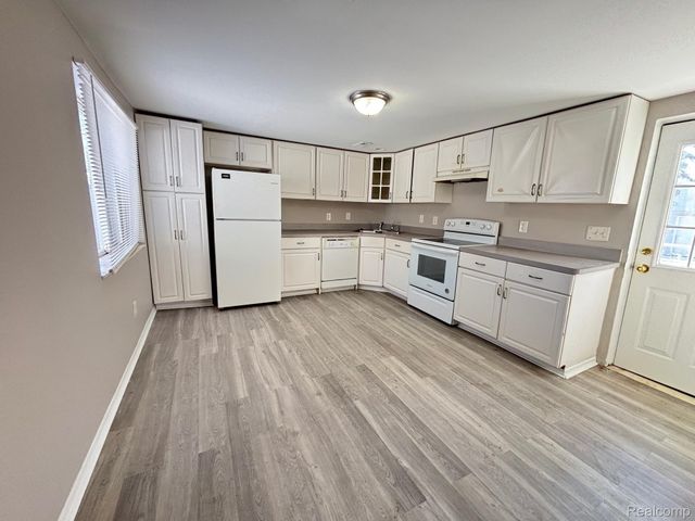 22700 SOCIA Street, St. Clair Shores, MI 48082