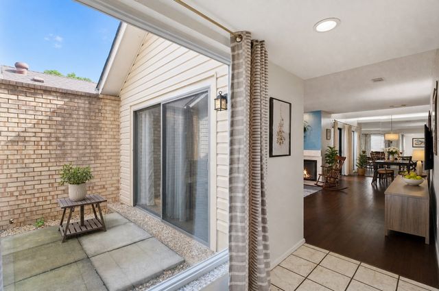 618 Castlewood Lane, Arlington, TX 76012