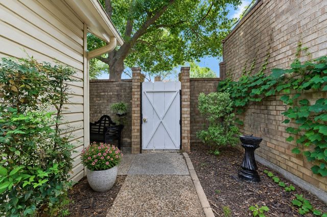 618 Castlewood Lane, Arlington, TX 76012