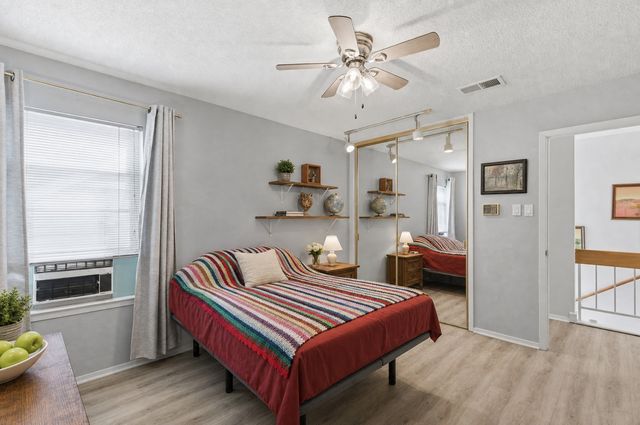 618 Castlewood Lane, Arlington, TX 76012