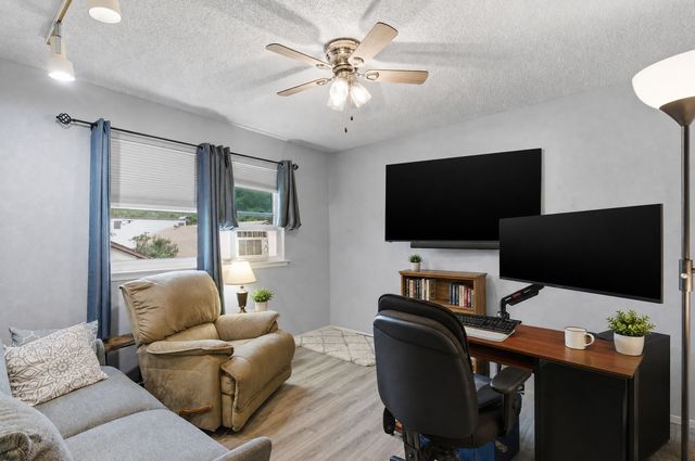 618 Castlewood Lane, Arlington, TX 76012