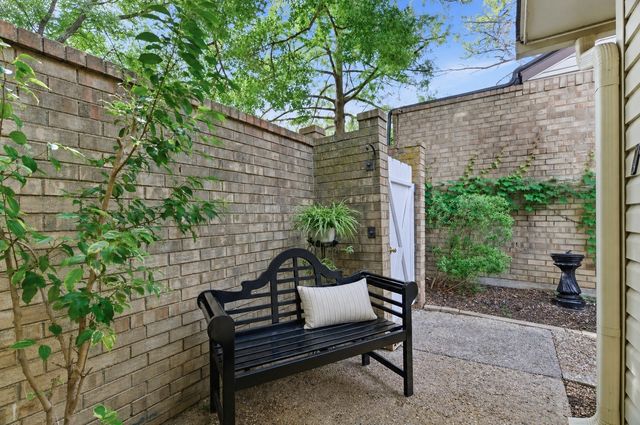 618 Castlewood Lane, Arlington, TX 76012