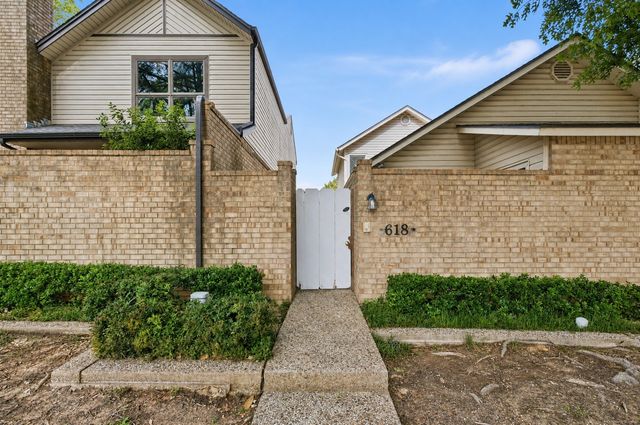 618 Castlewood Lane, Arlington, TX 76012