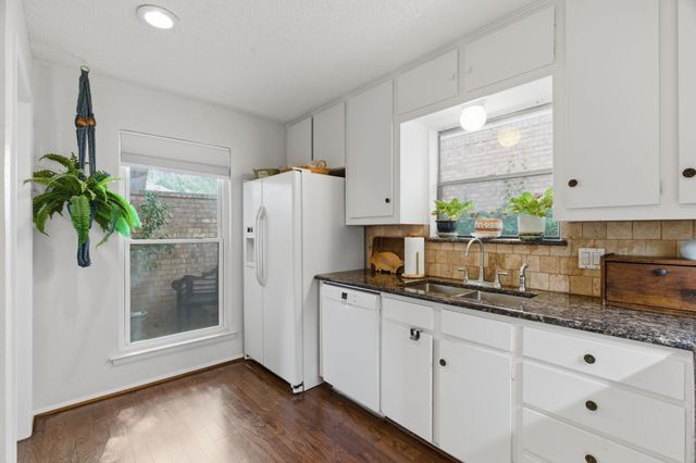 618 Castlewood Lane, Arlington, TX 76012
