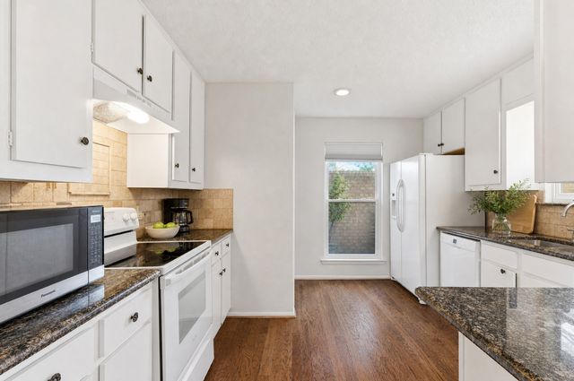 618 Castlewood Lane, Arlington, TX 76012