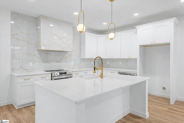 4 Mckinley Drive, Greenville, SC 29611