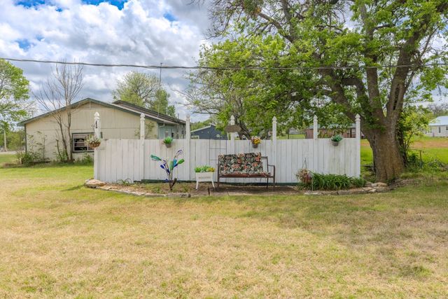 604 E Fm 272, Celeste, TX 75423