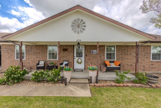 604 E Fm 272, Celeste, TX 75423