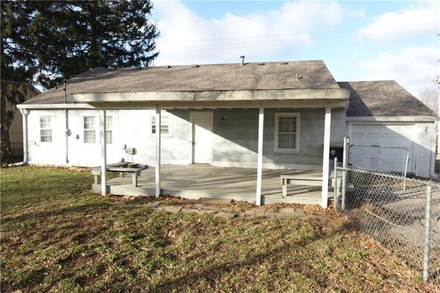 4429 N Oak Trafficway, Kansas City, MO 64116