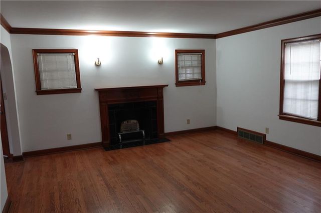 4429 N Oak Trafficway, Kansas City, MO 64116